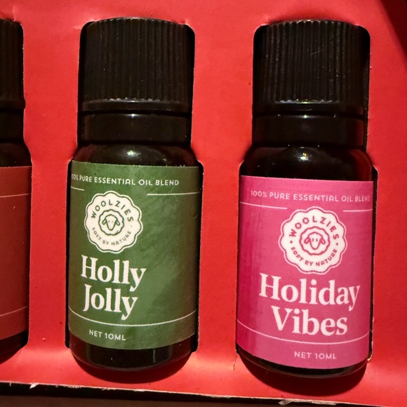 LIKE NEW Woolzie’s HEY SANTA! set of 4 100% pure holiday essential oil blends - Picture 6 of 7